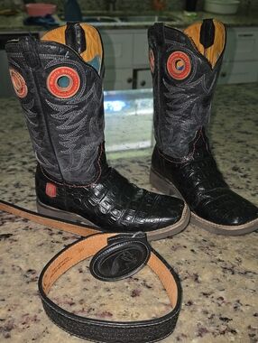 Black Croc-Pattern Leather Western Boots with Matching Black Belt